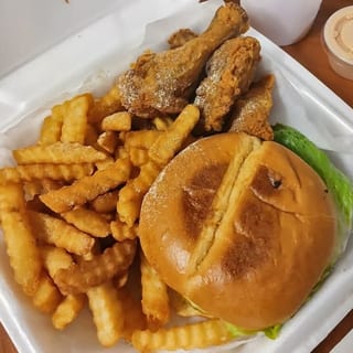 Combo #7: (Double Smash Burger & 3 Wings or Leg n' Thigh)